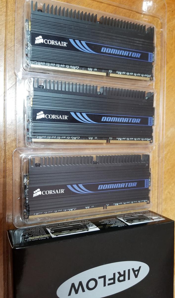 For sale Corsair Triple Channel 12GB kit (3x 4GB) DDR3 1600 (PC3 12800)